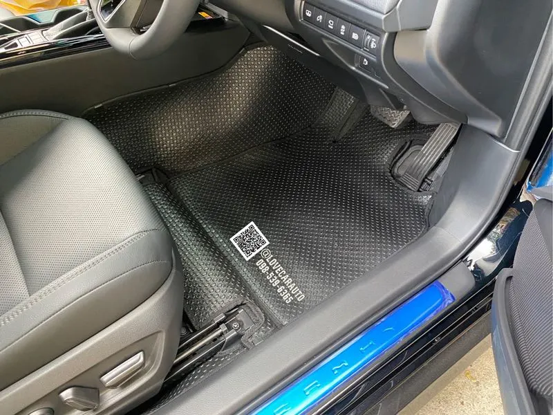 พรมปูพื้นรถยนต์ Toyota Camry 2025 กระดุมเล็ก pvc ดำ