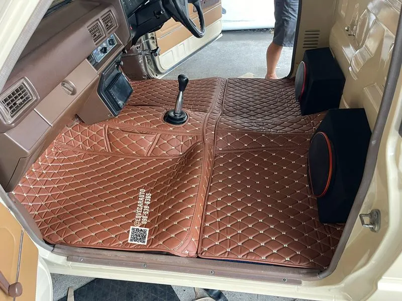 พรมปูพื้นรถยนต์ TOYOTA HILUX HERO สีน้ำตาลเข้ม