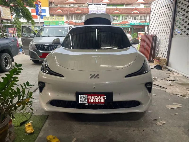 พรมปูพื้นรถยนต์ 6D Mg IM6 สีกาแฟด้ายทอง