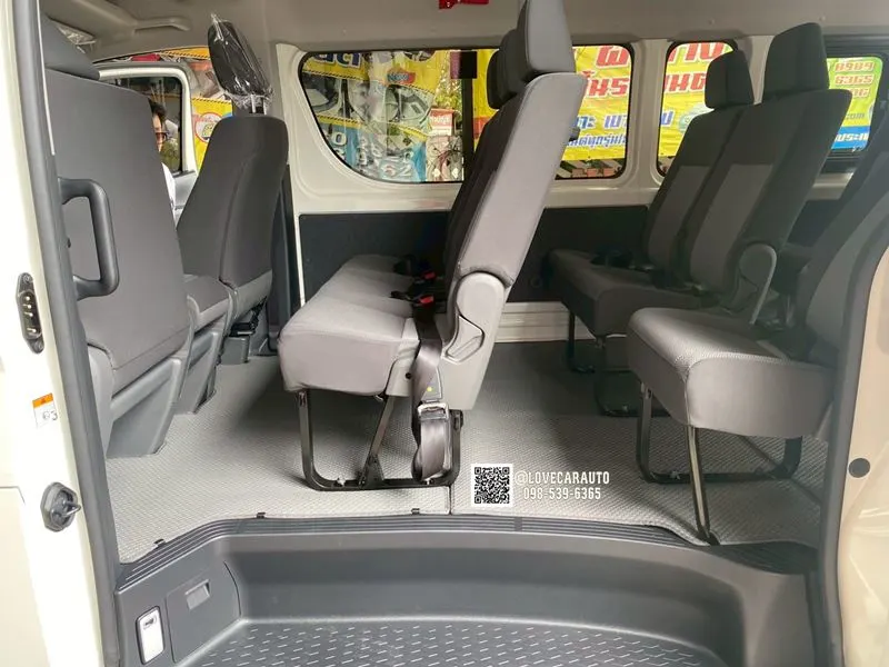 พรมรถตู้ Toyota Commuter 2025 กระดุมเล็ก pvc สีเทา