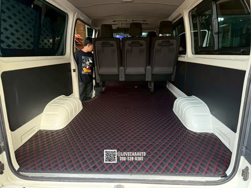 พรมรถยนต์ 6D Toyota Hiace VVIP ด้ายคู่ สีดำด้ายแดง