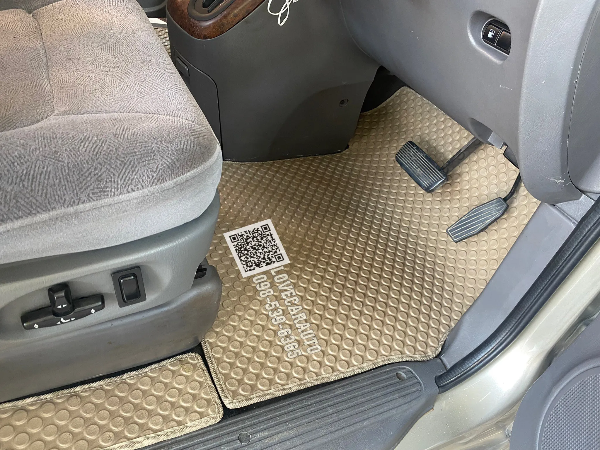 พรมกระดุมรถยนต์ KIA Carnival 2001 เกีย คาร์นิวัล