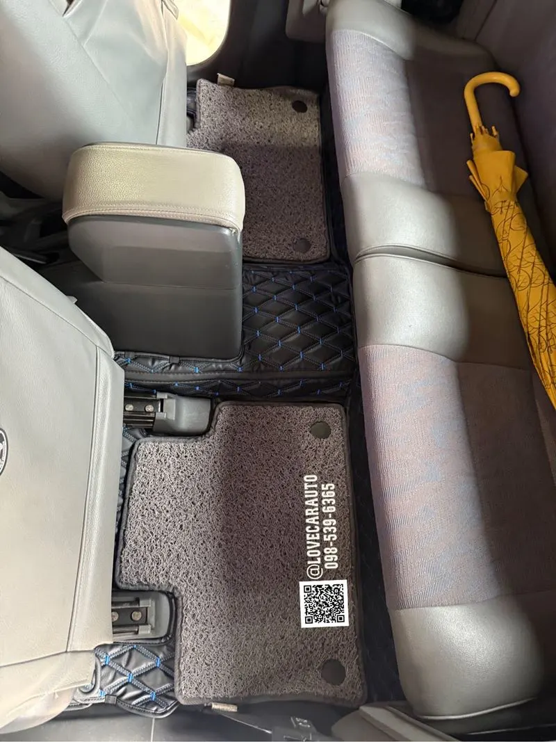 พรมปูพื้นรถยนต์ 7D Isuzu Dmax Cab ปี2003 VVIP ด้ายคู่สีดำด้ายน้ำเงิน+ไวนิลเทา