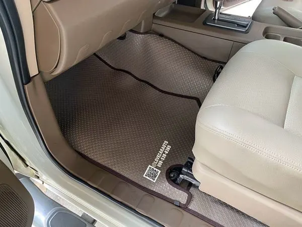 พรมปูพื้นรถยนต์ Nissan Navara 4ประตู เก่า pvc น้ำตาล
