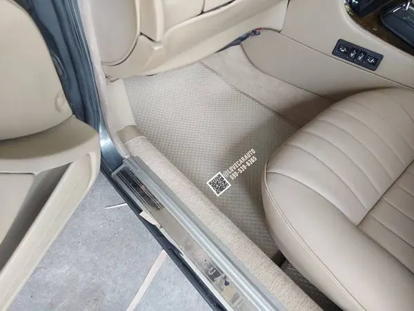 พรมปูพื้นรถยนต์ Jaguar Sovereign กระดุมเล็กสีครีม