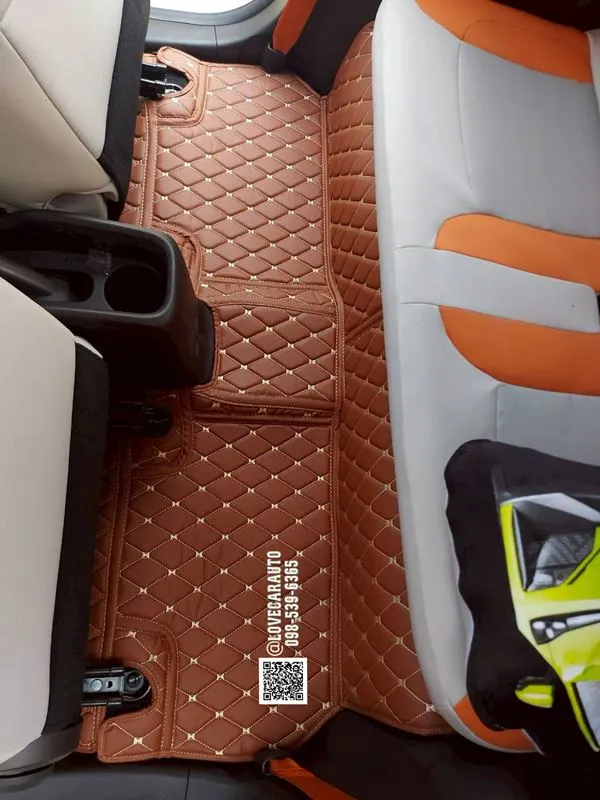 พรมปูพื้นรถยนต์ Lumin สีน้ำตาลเข้ม