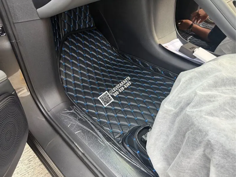 พรมปูพื้นรถยนต์ 6D MG IM6 VVIP ด้ายคู่สีดำด้ายน้ำเงิน