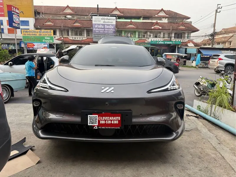 พรมปูพื้นรถยนต์ 6D MG IM6 VVIP ด้ายคู่สีดำด้ายน้ำเงิน