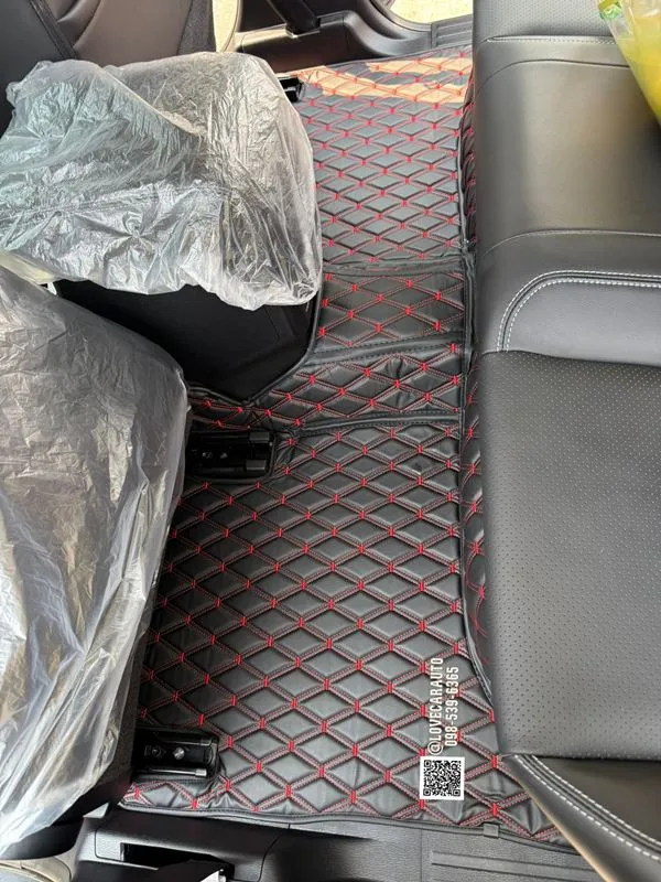 พรมปูพื้นรถยนต์ 6D Mitsubishi Triton 4ประตู 2025 พรมvvip สีดำด้ายแดง เต็มคัน