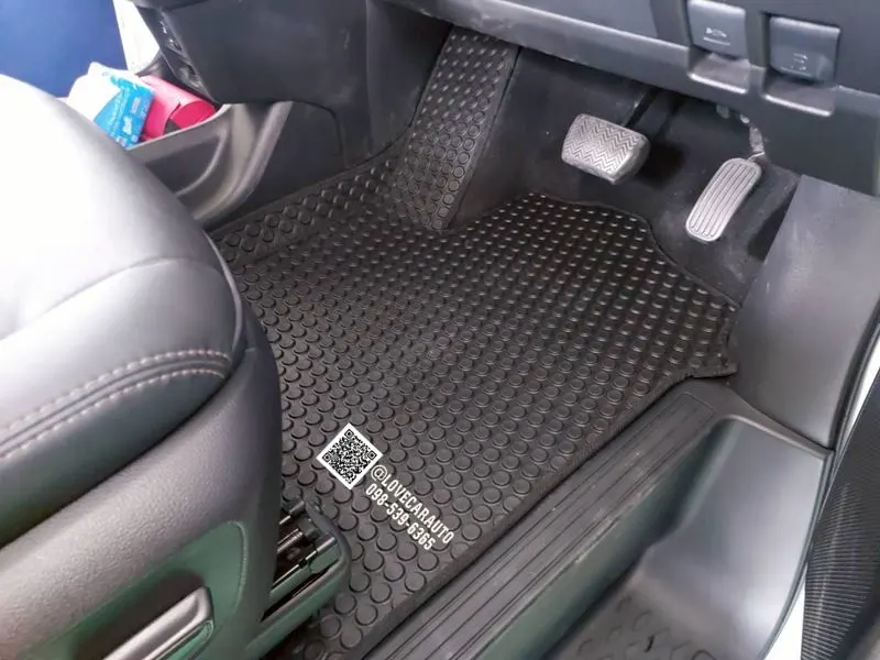 พรมรถตู้ TOYOTA Majesty 2024 กระดุมดำ