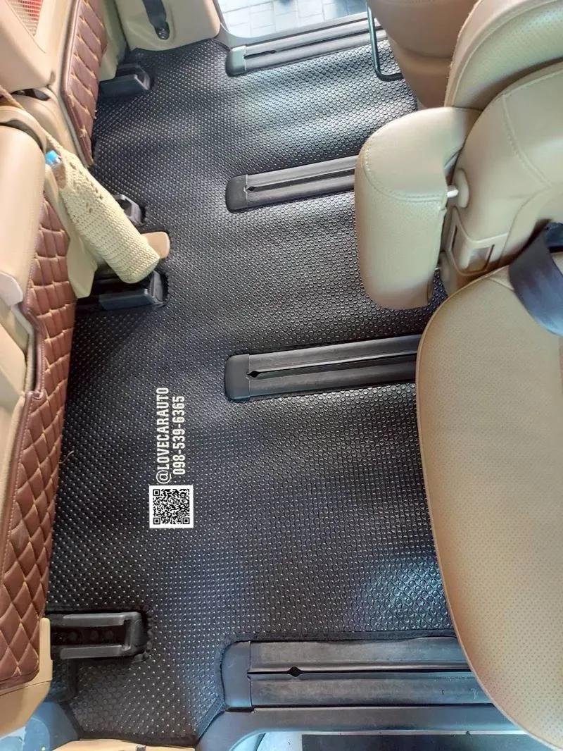 พรมรถตู้ Hyundai H1 Deluxe กระดุมเล็กสีดำ PVC