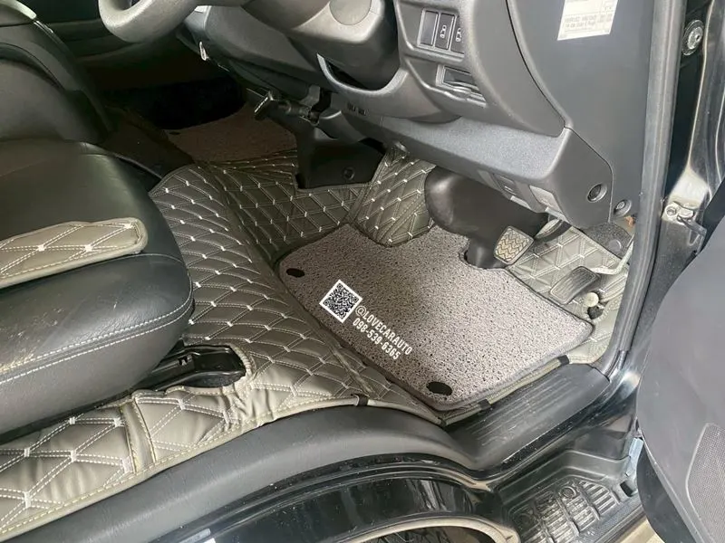 พรมปูพื้นรถยนต์ 7D Toyota Ventury ดัดแปลง สีเทา+ไวนิลเทาVVIP