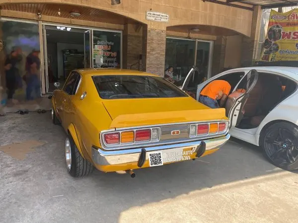 พรมปูพื้นรถยนต์ Toyota mark ii 1975 กระดุมเล็กสีดำ