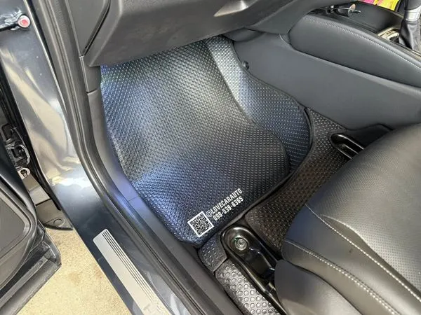 พรมปูพื้นรถยนต์ Honda HRV 2025 กระดุมเล็กสีดำ