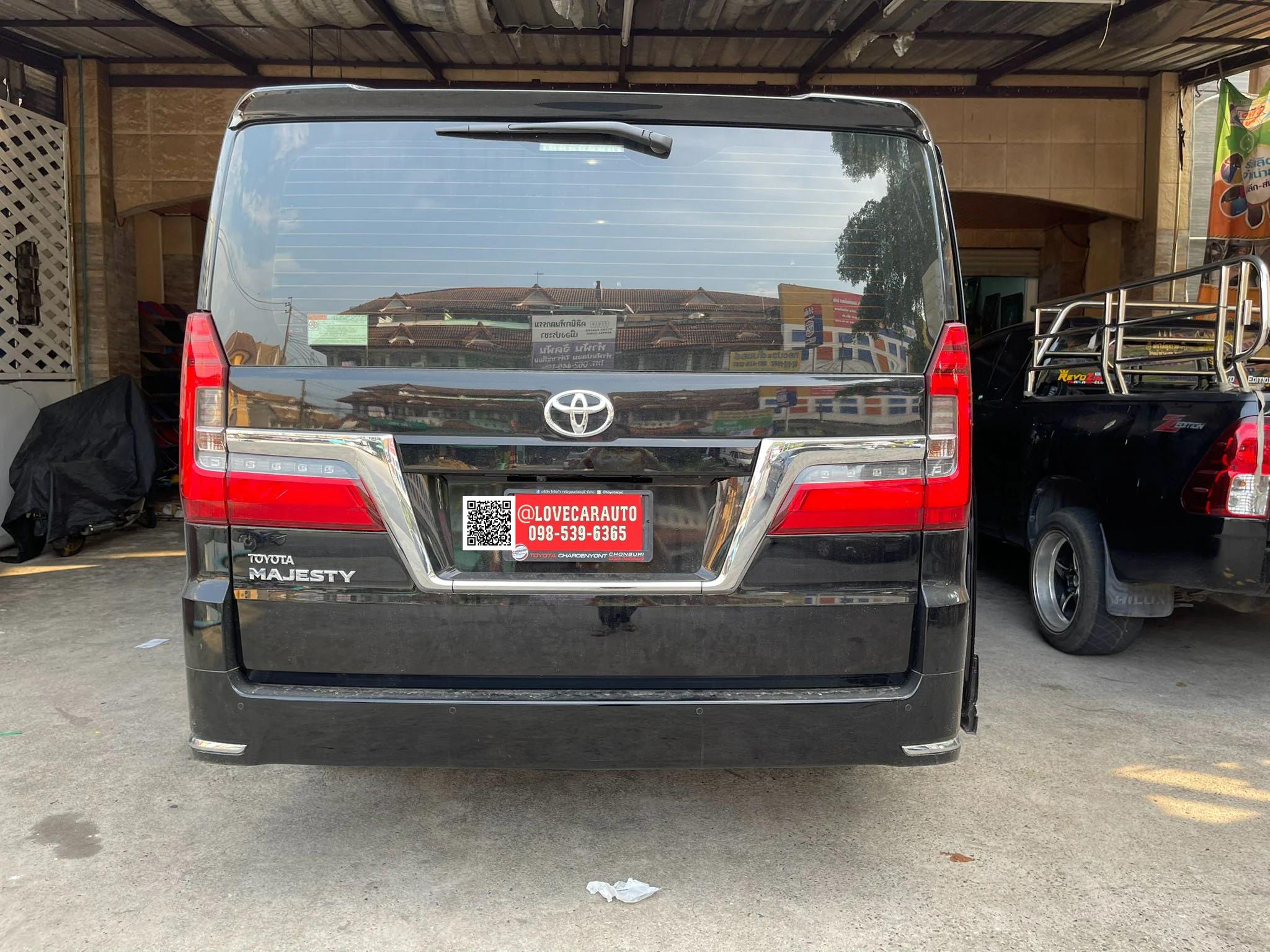 พรมปูพื้นรถยนต์ Toyota Majesty 2025 กระดุมเล็กดำ