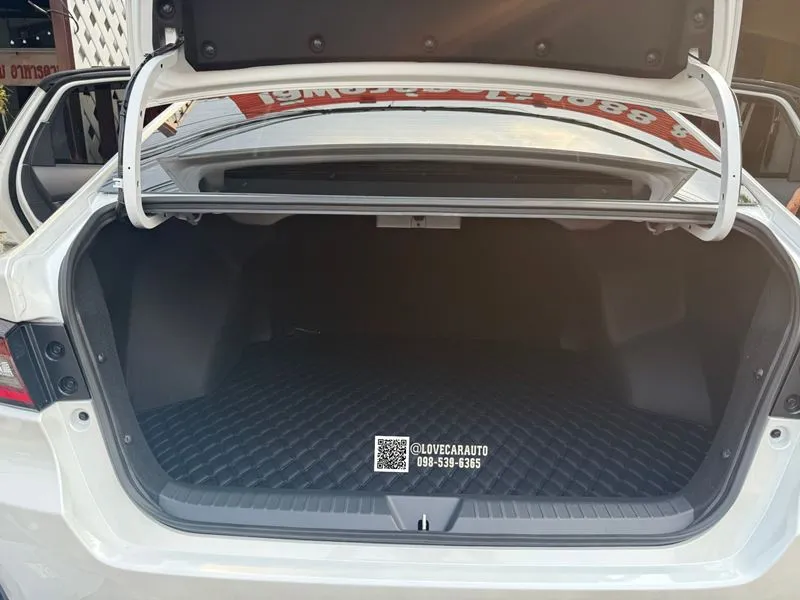 พรมปูพื้นรถยนต์ 6D Toyota Yaris Ativ 2023 พรมvvip สีดำด้ายดำ + ท้าย เต็มคัน