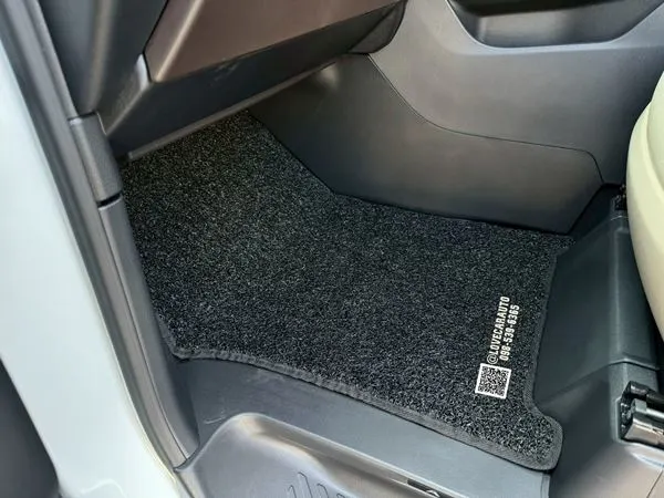 พรมปูพื้นรถยนต์ Toyota Alphard ไวนิลสีดำ