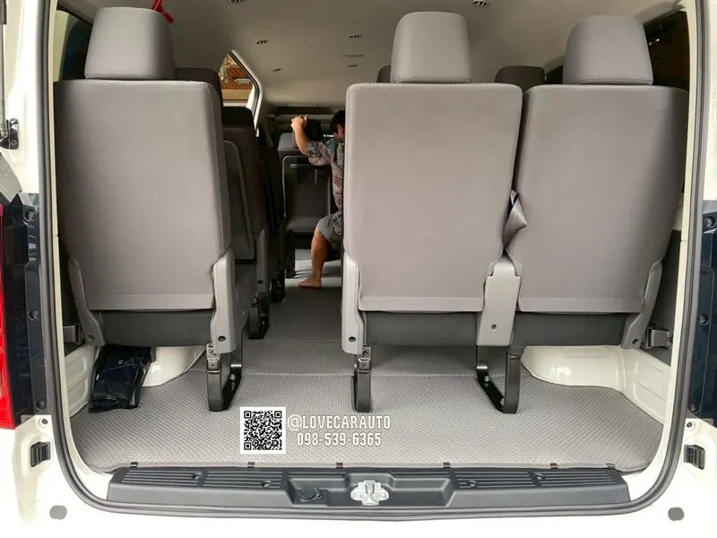 พรมรถตู้ Toyota Commuter 2025 กระดุมเล็ก pvc สีเทา