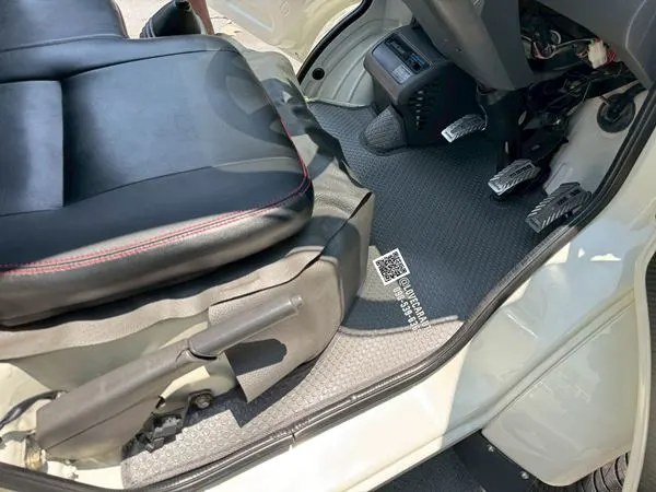 พรมปูพื้นรถยนต์ daihatsu midget II รถกะป็อ กระดุมเล็กสีเทา