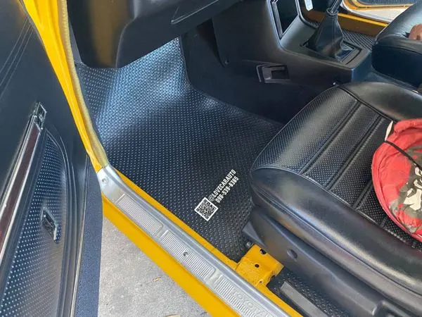 พรมปูพื้นรถยนต์ Toyota mark ii 1975 กระดุมเล็กสีดำ