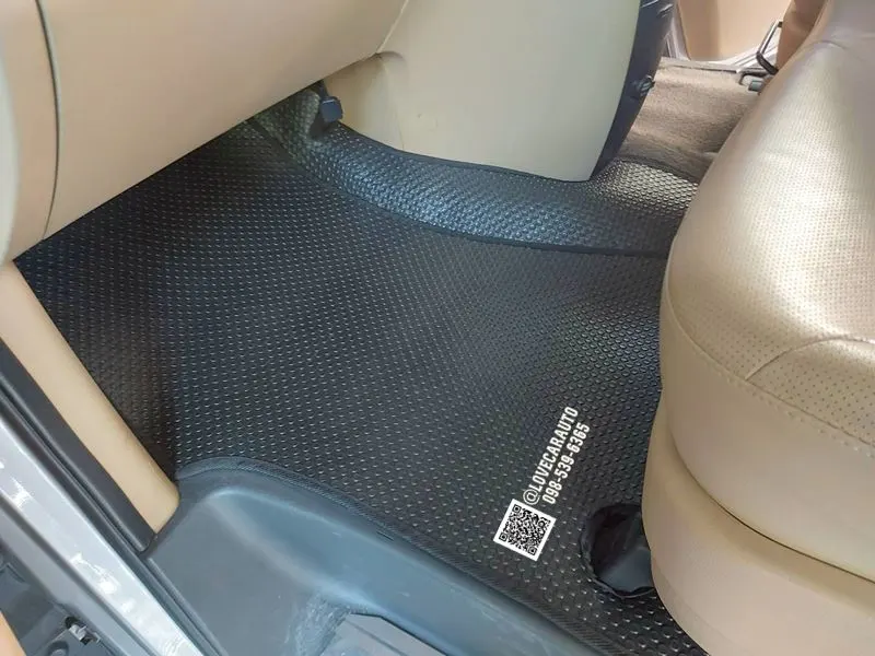 พรมรถตู้ Hyundai H1 Deluxe กระดุมเล็กสีดำ PVC