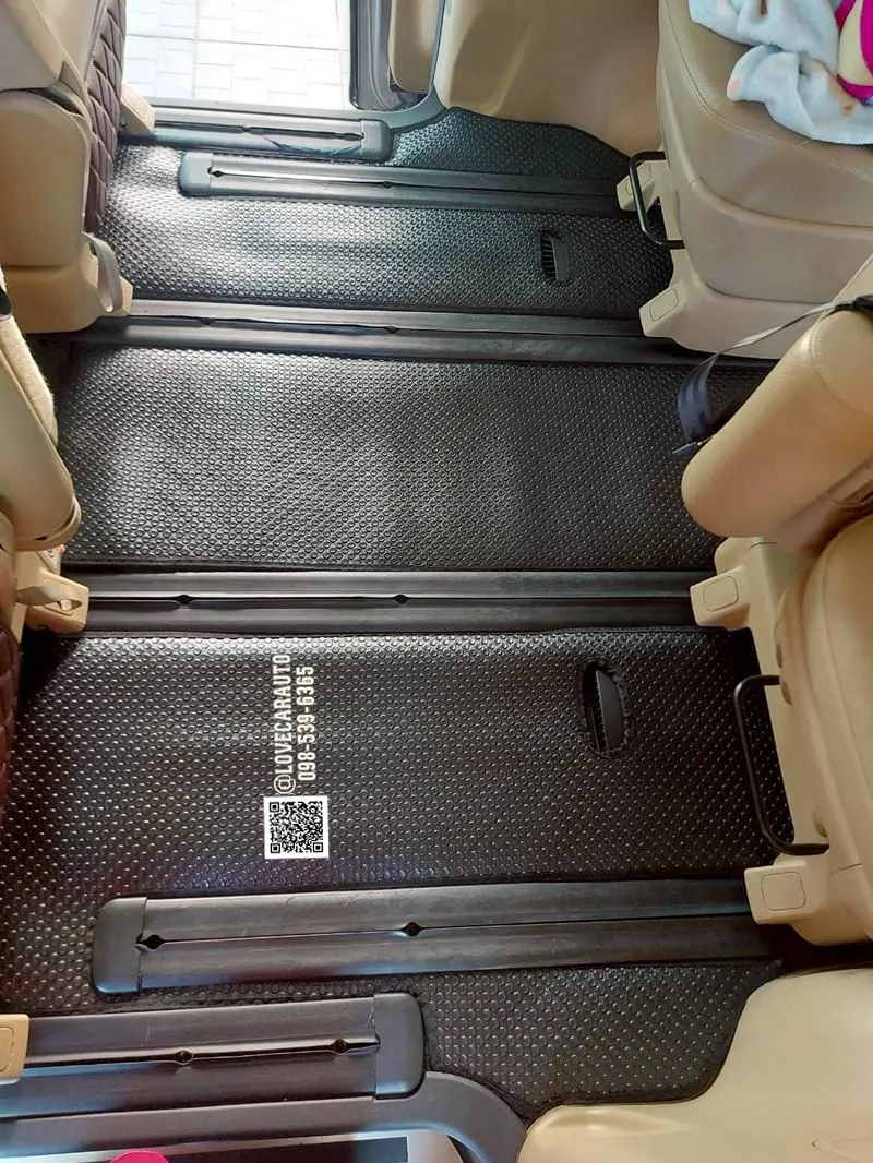 พรมรถตู้ Hyundai H1 Deluxe กระดุมเล็กสีดำ PVC