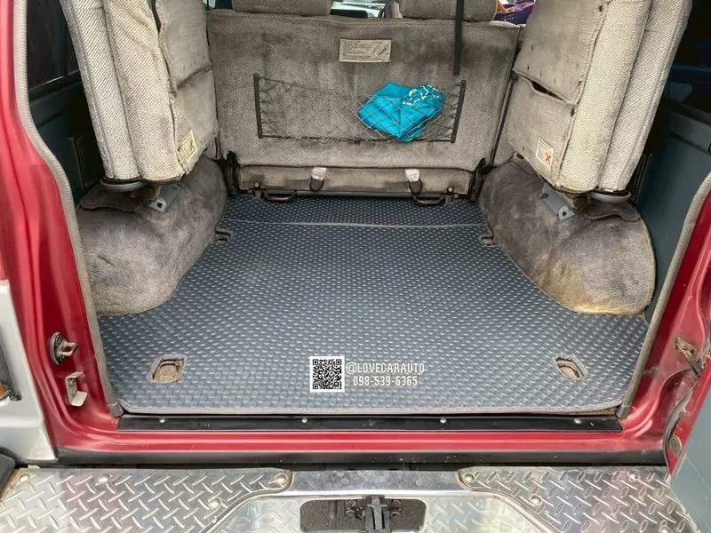 พรมกระดุมปูพื้นรถยนต์ Mitsubishi pajero ปาเหลี่ยม กระดุมสีเทา