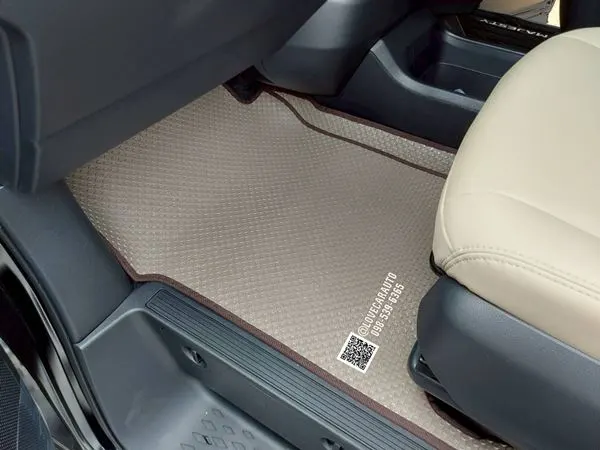 พรมปูพื้นรถยนต์ Toyota Majesty 2025 กระดุมเล็กสีน้ำตาล