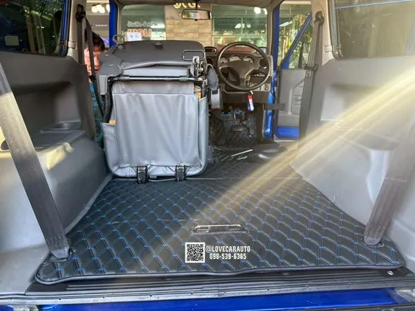 พรมปูพื้นรถยนต์ Suzuki Jimny พรมVVIPด้ายคู่สีดำด้าย น้ำเงิน