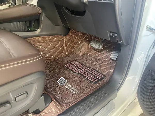 พรมปูพื้นรถยนต์ 7D Mitsubishi Pajero sport 2025 สีกาแฟ+ไวนิลน้ำตาล