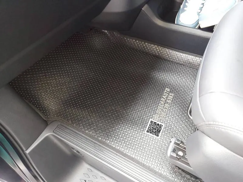 พรมปูพื้นรถยนต์ Toyota majesty 2024 กระดุมเล็กสีดำ