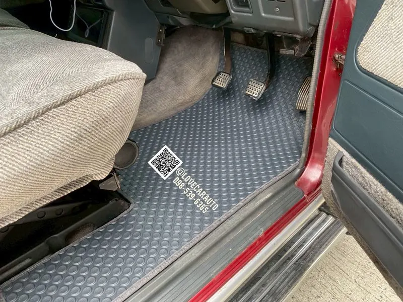 พรมกระดุมปูพื้นรถยนต์ Mitsubishi pajero ปาเหลี่ยม กระดุมสีเทา