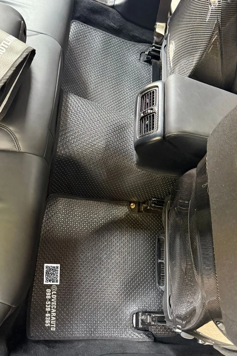 พรมปูพื้นรถยนต์ Toyota Aristo กระดุมเล็ก pvc สีดำ