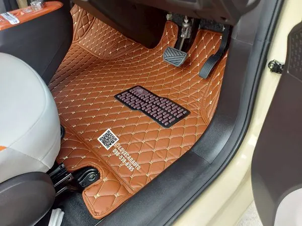 พรมปูพื้นรถยนต์ Lumin สีน้ำตาลเข้ม