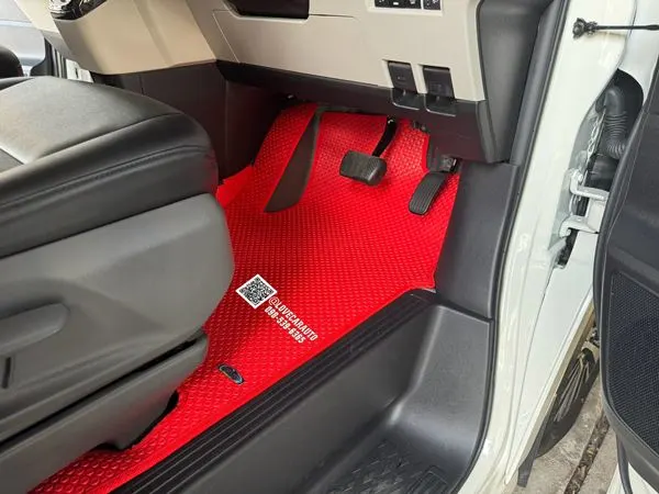 พรมรถตู้ Toyota Majesty Hiace ปี2025 ดัดแปลง พรมกระดุมเล็กสีแดง