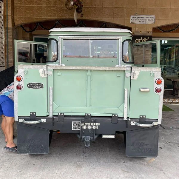 พรมรถคลาสสิค LAND ROVER กระดุมเล็กครีม