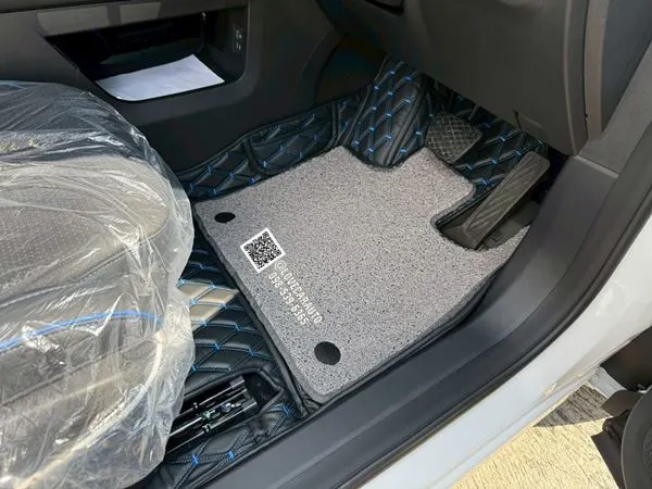 พรมปูพื้นรถยนต์ Jaecoo 5 ev vvip ดำด้ายน้ำเงิน ไวนิลสีเทา