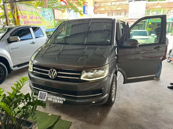 พรมกระดุมรถตู้ volkswagen caravelle กระดุม เล็กสีดำ