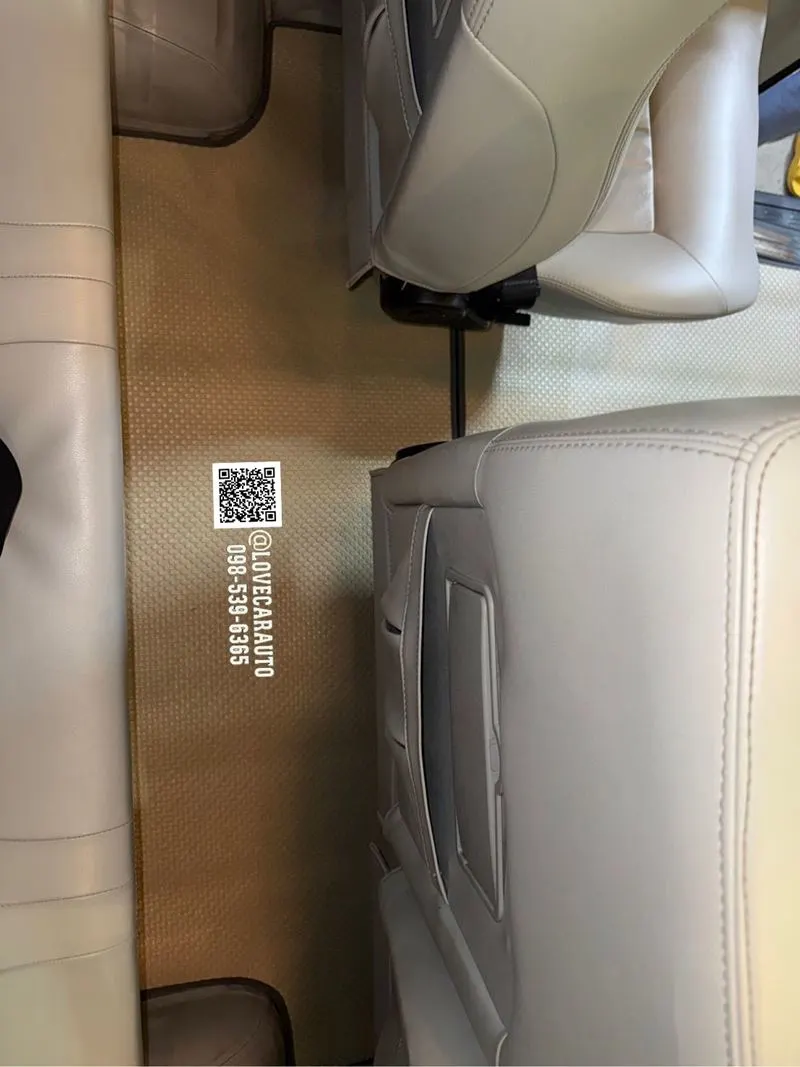 พรมรถตู้ Toyota Commuter 2014 Pvc กระดุมเล็กน้ำตาล ดัดแปลง